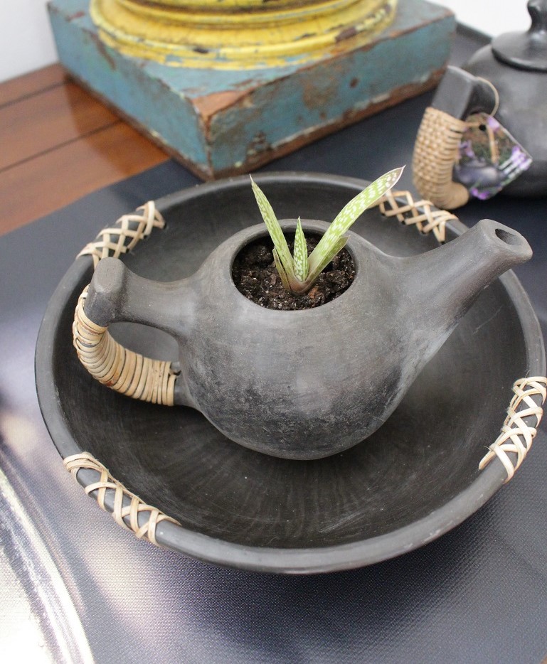 Buy Longpi pottery at Ma'Mela Studio in Denmark