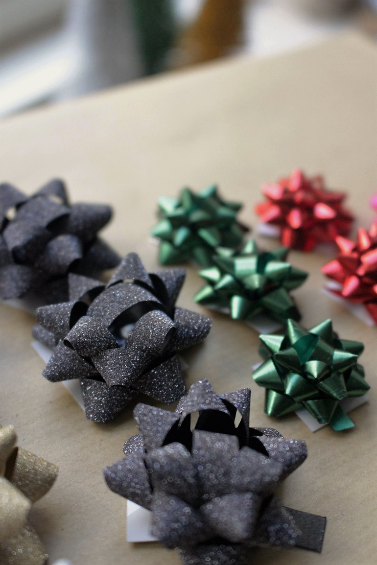 Christmas gift wrapping using brown kraft paper