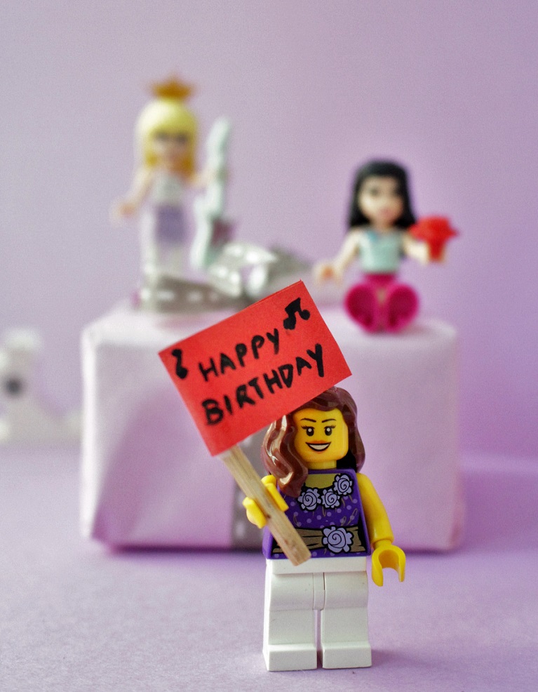Kids gift wrap using Lego Minifigures