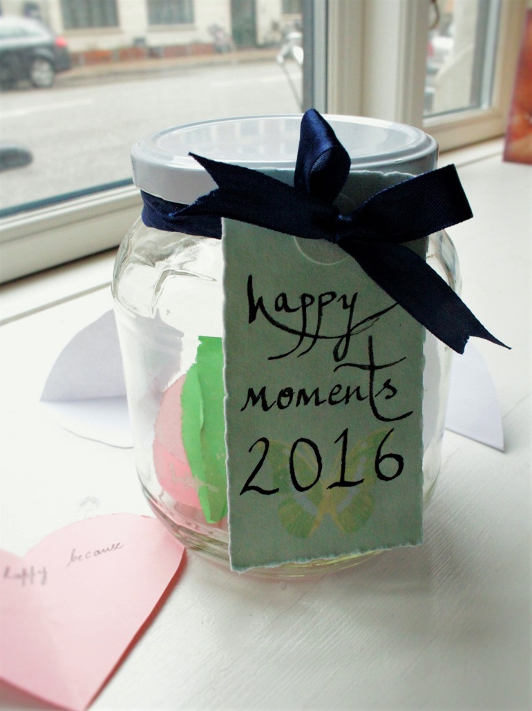 note jar DIY. Make a happy moments jar for your family.