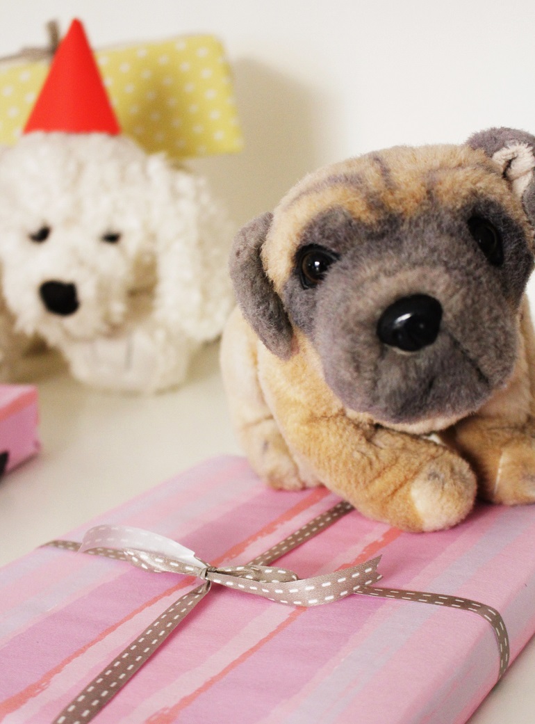 gift wrapping with soft toys 
